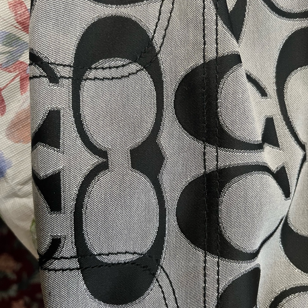 Like New Coach Black Signature Print Purple Interior Shoulder Bag - Picture 4 of 15